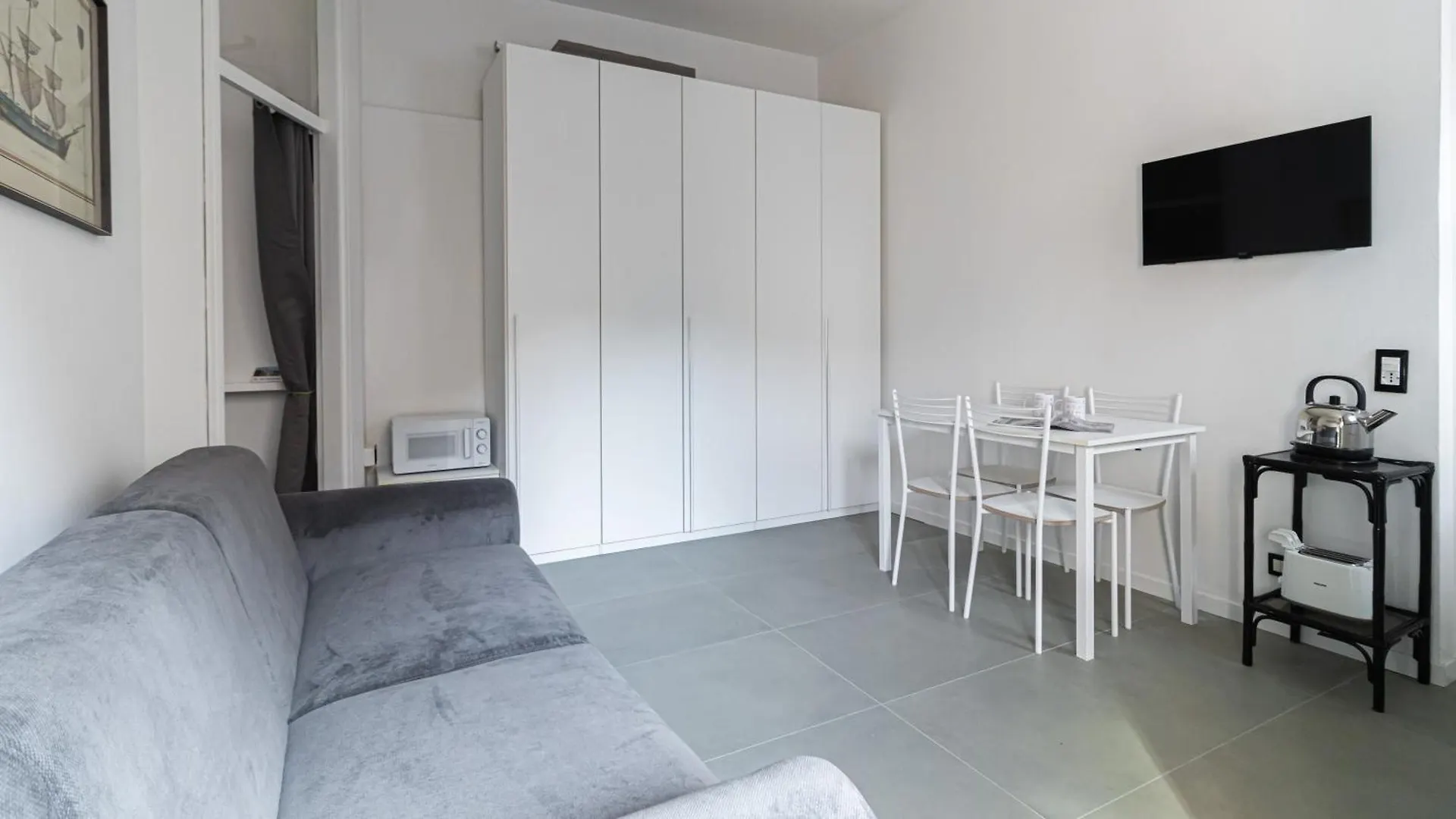 Italianway - Dall'Ongaro 27 Milan Italy